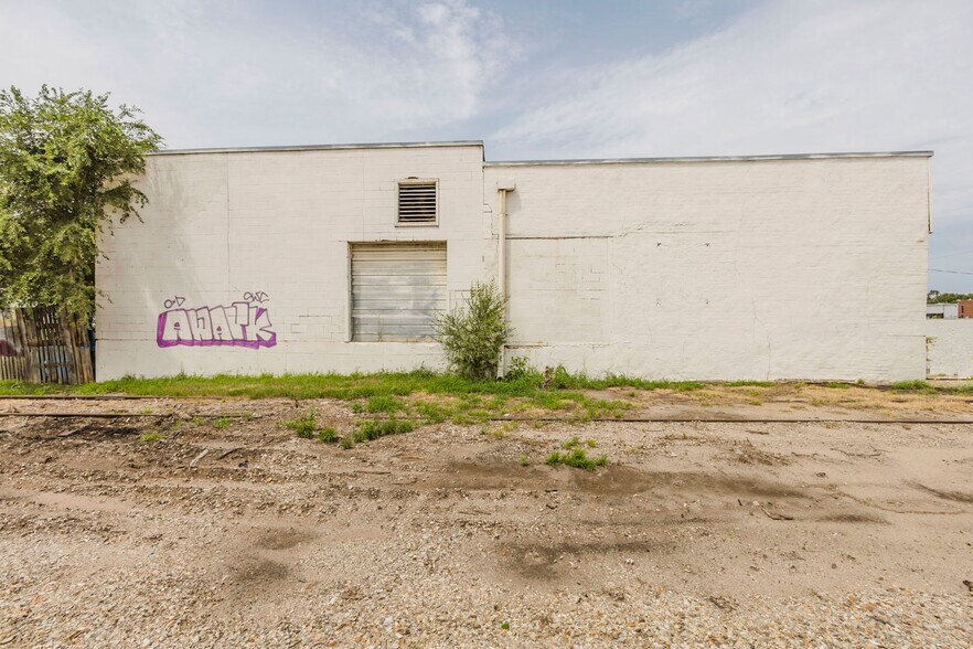 More Photos Of 925 E 19th St, Wichita Warehouse For Sale