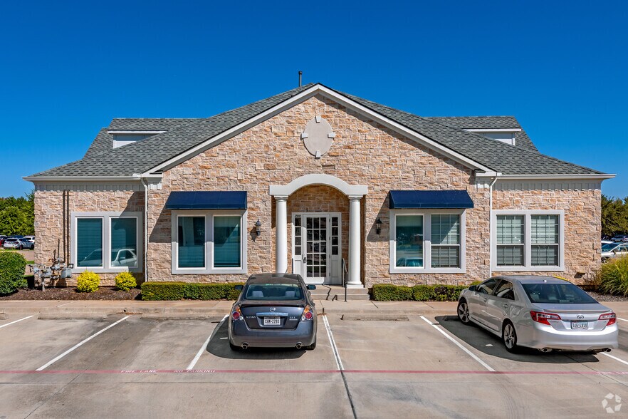More Photos Of 5421 Basswood Blvd, Fort Worth Office For Lease
