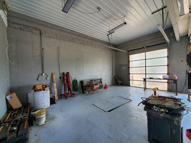 More Photos Of 243 Spring St, Highland Specialty For Sale