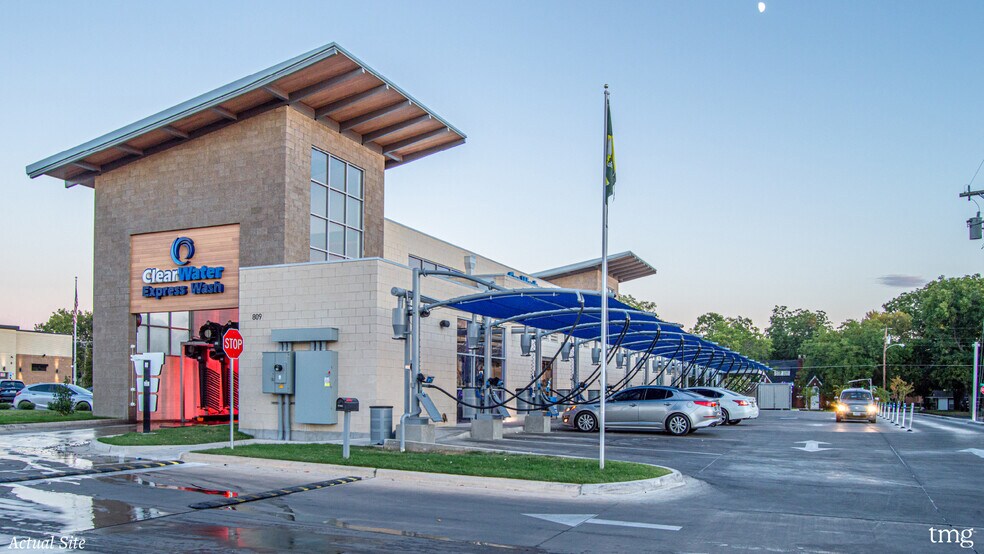 More Photos Of 809 W Henderson St, Cleburne Carwash For Sale