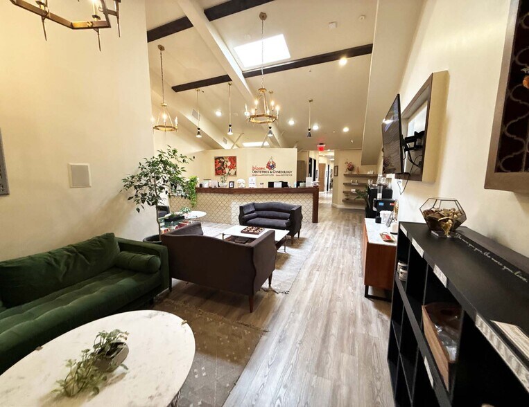 Primary Photo Of 18555 Ventura Blvd, Tarzana Storefront Retail Office For Lease