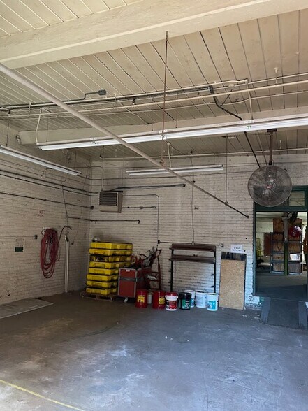 More Photos Of 2701 S Main St, Salisbury Warehouse For Lease