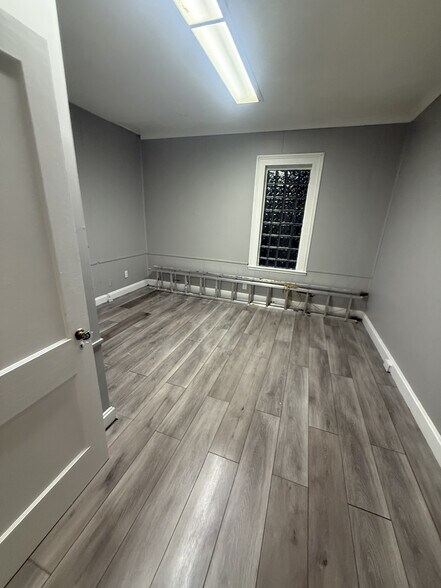 More Photos Of 2637 Sullivant Ave, Columbus Freestanding For Lease