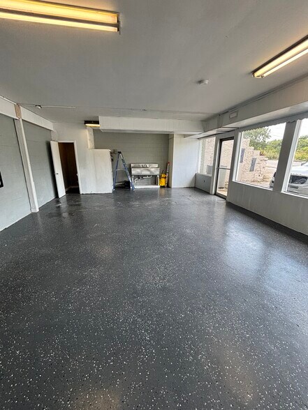 More Photos Of 2315 Bay St, Bristol Apartments For Lease