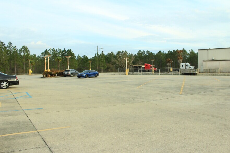 More Photos Of 9140 Canal Rd, Gulfport Light Distribution For Sale