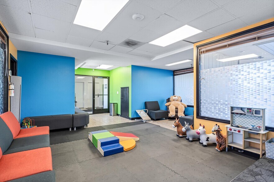 More Photos Of 6640 Redwood Dr, Rohnert Park Office For Sale