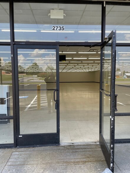 More Photos Of 2735 Moscow Ave, Hickman Freestanding For Lease