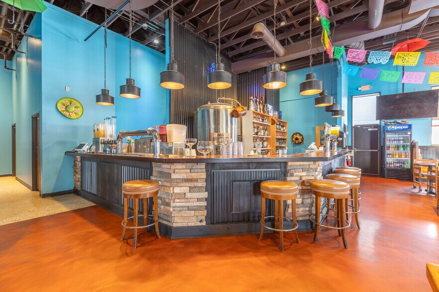 More Photos Of 415 N Benton Dr, Sauk Rapids Restaurant For Sale