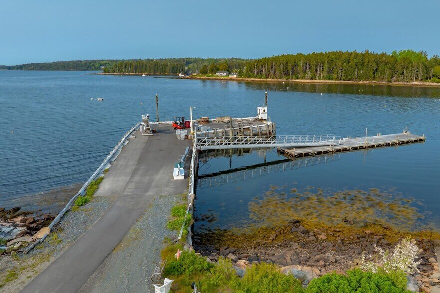 More Photos Of 88 Sargent St, Winter Harbor Freestanding For Sale