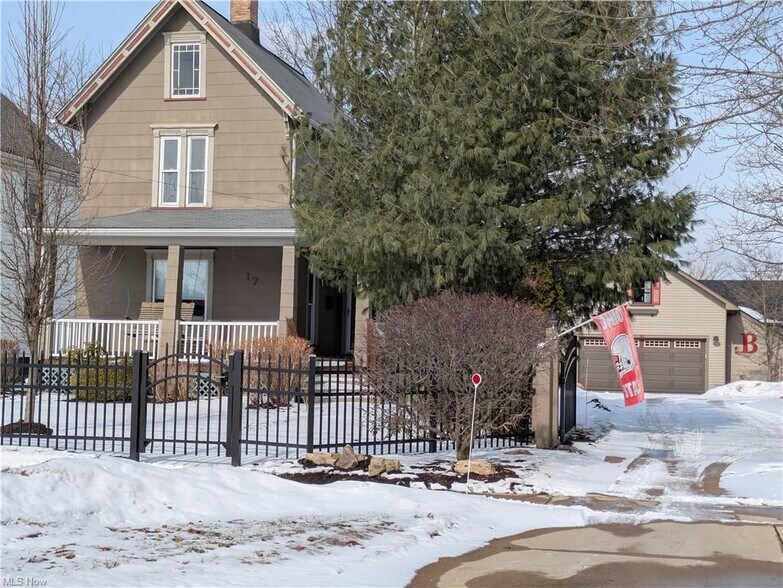 More Photos Of 17 W Walnut St, Jefferson General Retail For Sale