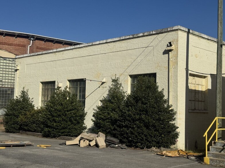 More Photos Of 300 Janie Hammitt Dr, Bristol Industrial For Sale