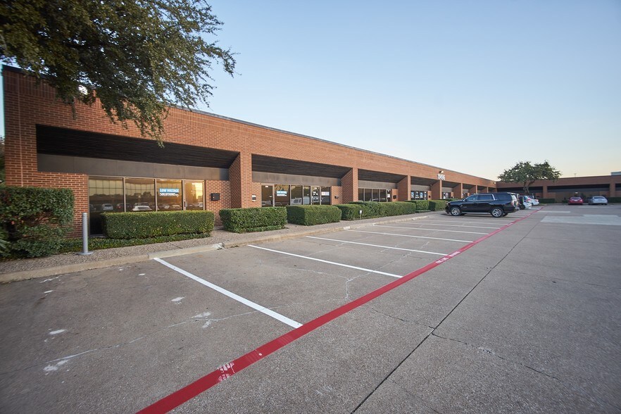 More Photos Of 11498 Luna Rd, Farmers Branch Office For Lease