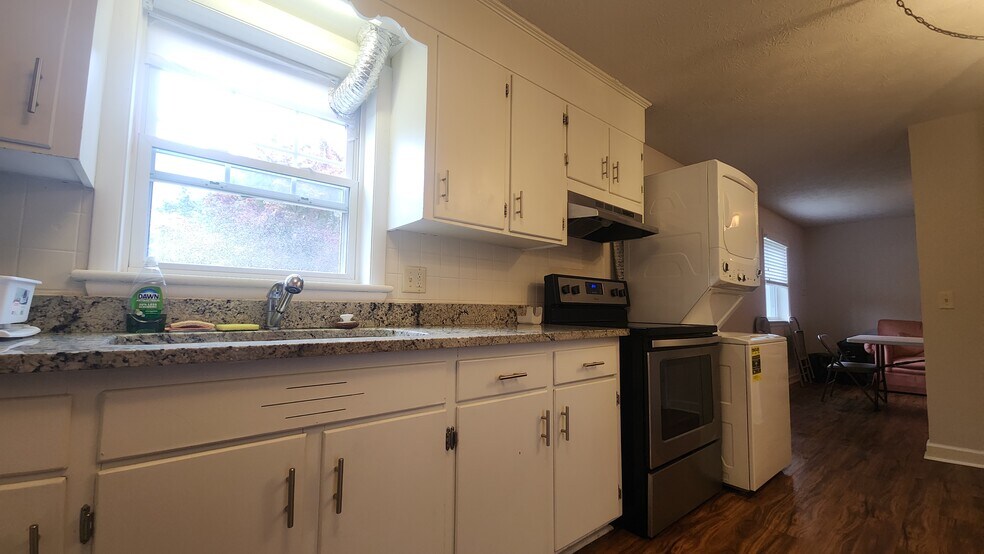 More Photos Of 958 College Ave, Harrisonburg Apartments For Sale