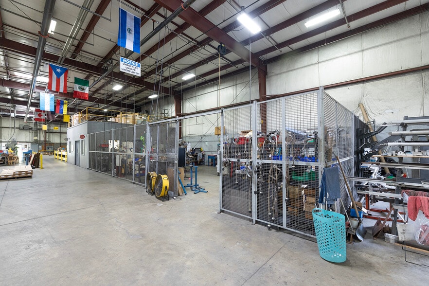 More Photos Of 1000 Sako Ct, Elkhart Warehouse For Lease