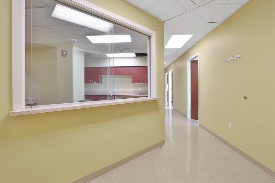 More Photos Of 249-285 Lafayette Ave, Suffern Hospital For Lease