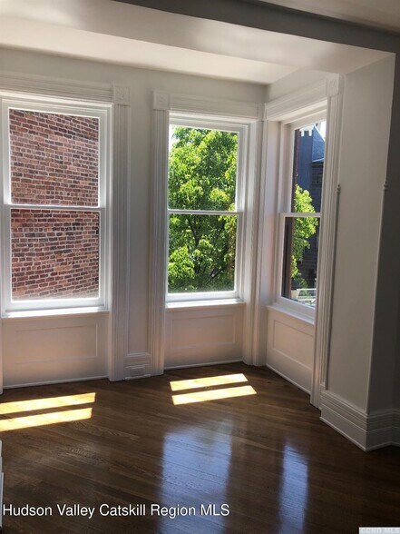 More Photos Of 420 Warren St, Hudson Office For Sale
