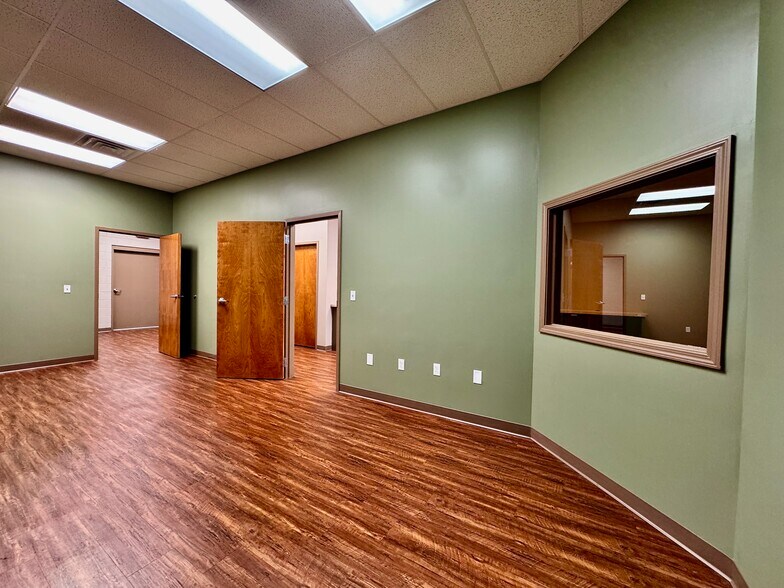 More Photos Of 4645 Village Square Dr, Paducah Storefront Retail Office For Lease