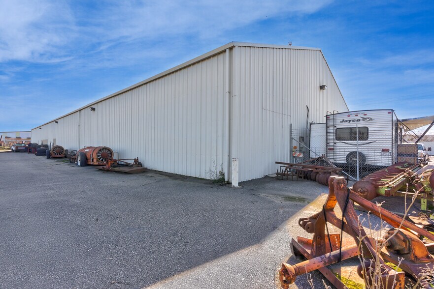 More Photos Of 301 Wetmore St, Manteca Manufacturing For Lease