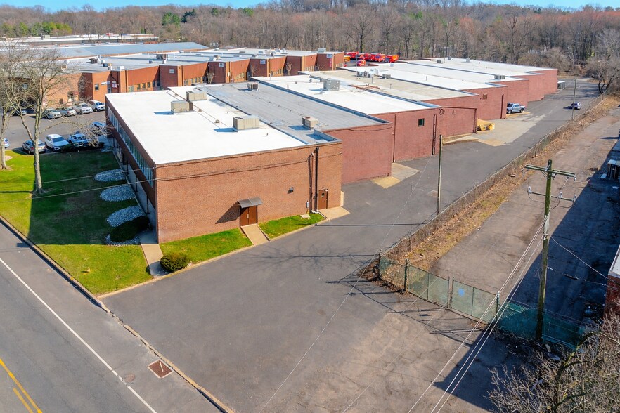 More Photos Of 1300 Industrial Blvd, Southampton Light Distribution For Sale