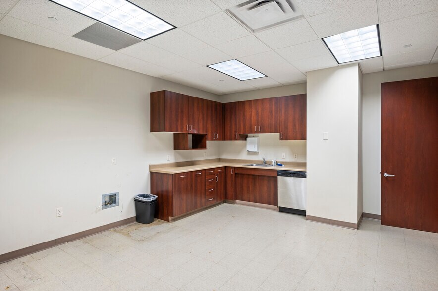 More Photos Of 221 3rd Ave SE, Cedar Rapids Unknown For Lease