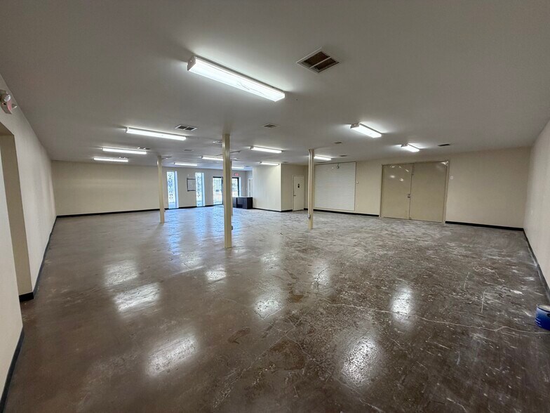 More Photos Of 5427 Gessner Rd, Houston Warehouse For Lease