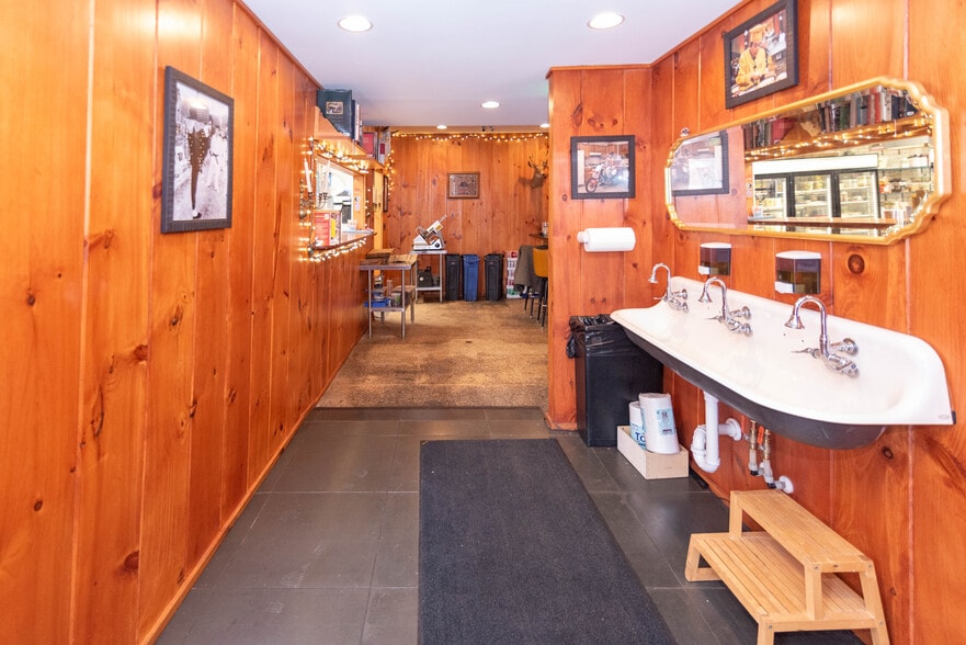 More Photos Of 5800 York Rd, Baltimore Restaurant For Sale