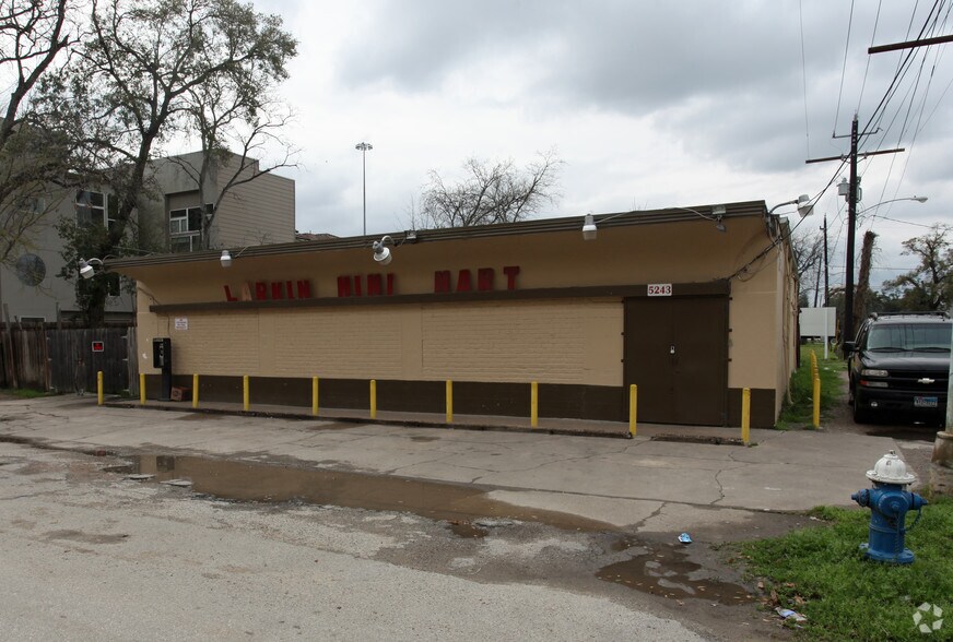 Primary Photo Of 5243 Larkin St, Houston Convenience Store For Lease