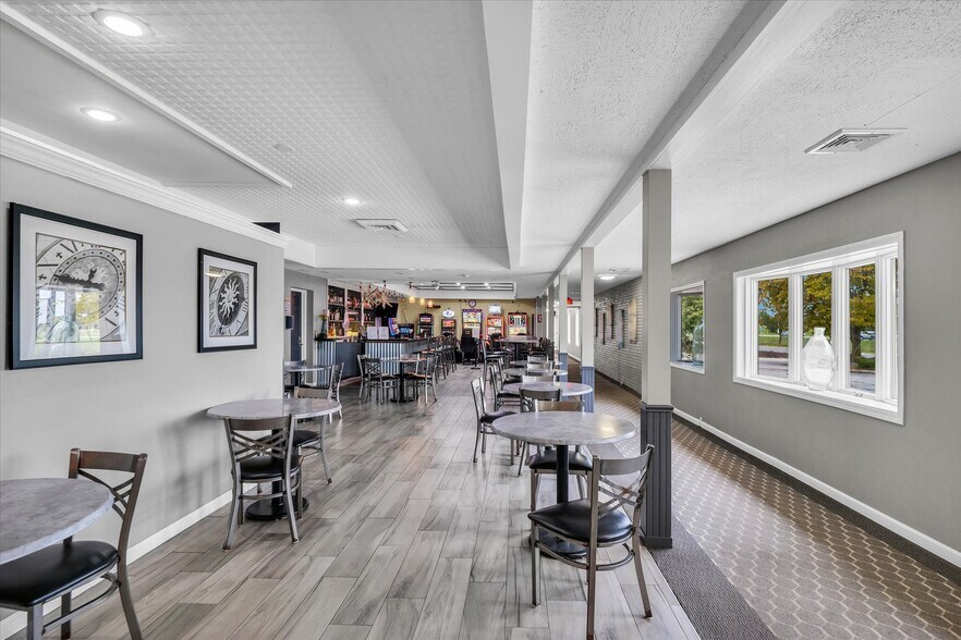 More Photos Of 1907 N Cunningham Ave, Urbana Hotel For Sale