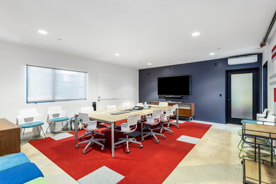 More Photos Of 5285 W Washington Blvd, Los Angeles Loft Creative Space For Lease