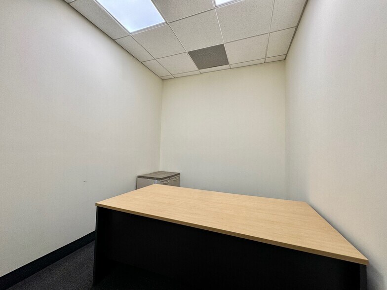 More Photos Of 25-21 49th St, Astoria Office For Lease