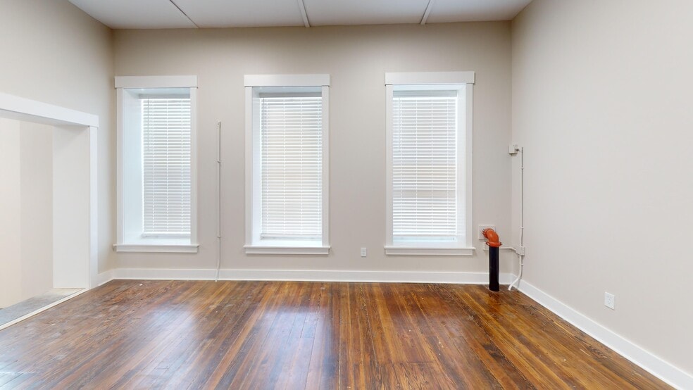 More Photos Of 1816 Vine St, Cincinnati Storefront For Lease