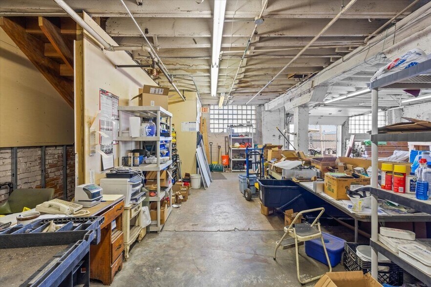 More Photos Of 909 State Line Rd, Kansas City Warehouse For Sale