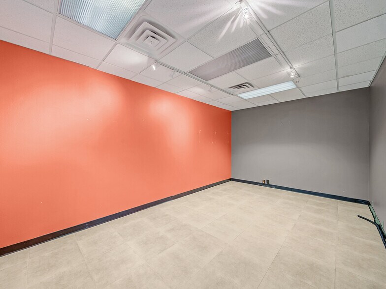 More Photos Of 2424 Lacy Ln, Carrollton Showroom For Sale