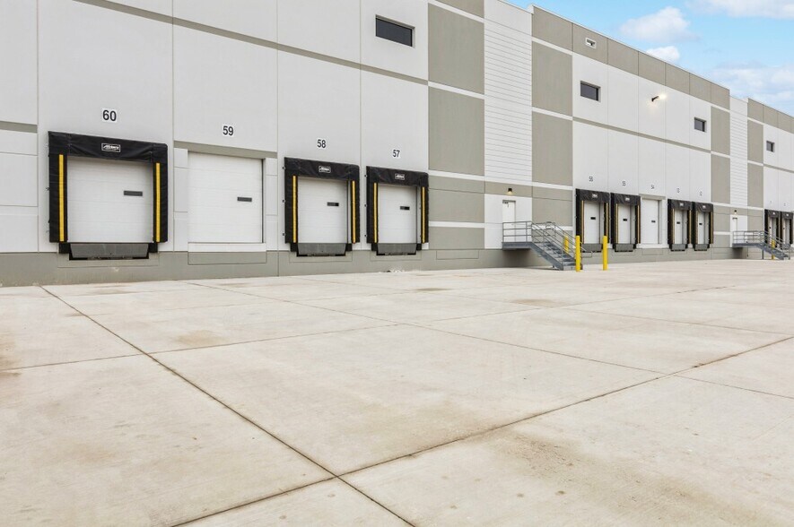 More Photos Of 537 Discovery Dr, West Chicago Distribution For Lease