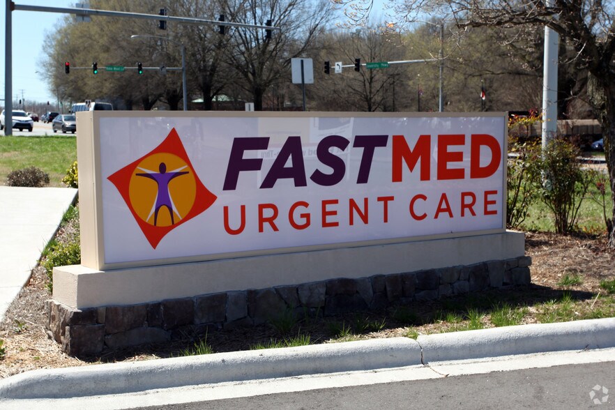 More Photos Of 5701 University Pky, Winston-Salem Freestanding For Lease