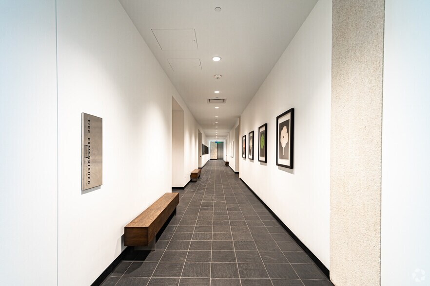 More Photos Of 500 W 7th St, Fort Worth Office For Sale