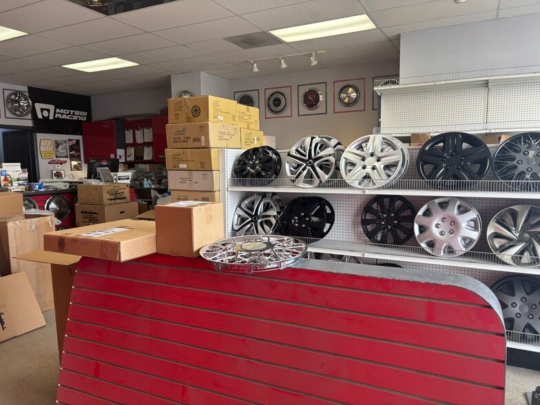 More Photos Of 13604-13628 S Cicero Ave, Crestwood Unknown For Lease