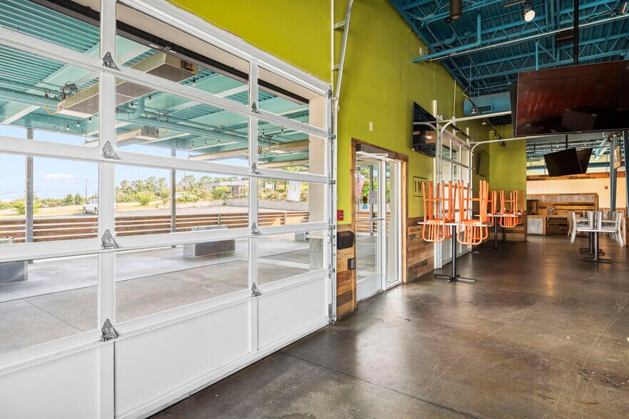 More Photos Of 350 University Blvd, Harrisonburg Freestanding For Lease