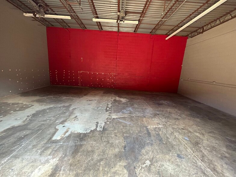 More Photos Of 4711 Nations Crossing Rd, Charlotte Warehouse For Lease