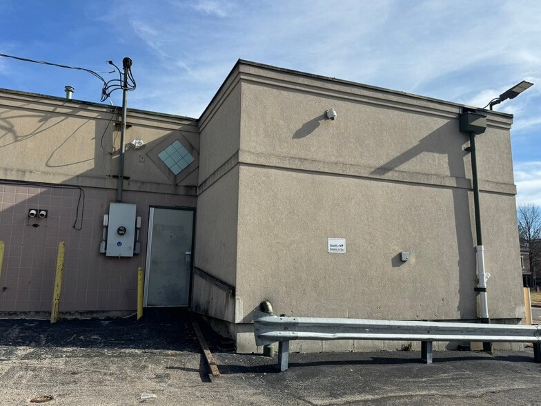 More Photos Of 2253 S Grand Blvd, Saint Louis Freestanding For Lease