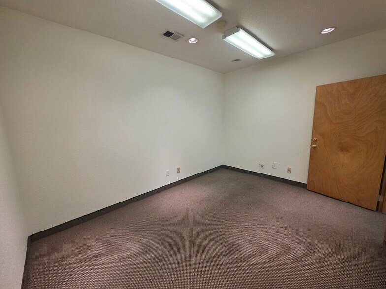 More Photos Of 4901 Ironton St, Denver Warehouse For Lease