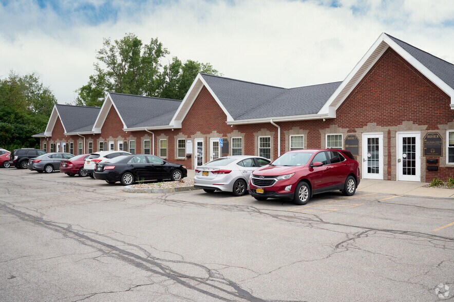 More Photos Of 95 Canal Landing Blvd, Rochester Medical For Lease