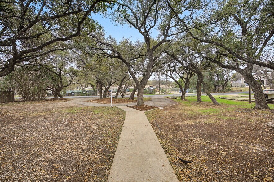 More Photos Of 7900 Hudson Loop, Austin Contractor Storage Yard For Lease