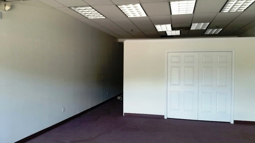 More Photos Of 59 John Fitch Blvd, South Windsor Freestanding For Lease