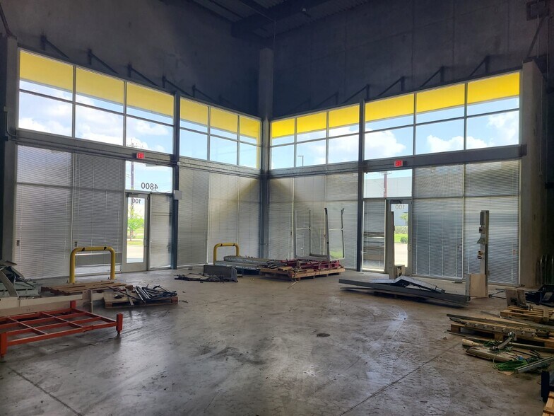 More Photos Of 4800 Distribution Way, Austin Warehouse For Lease