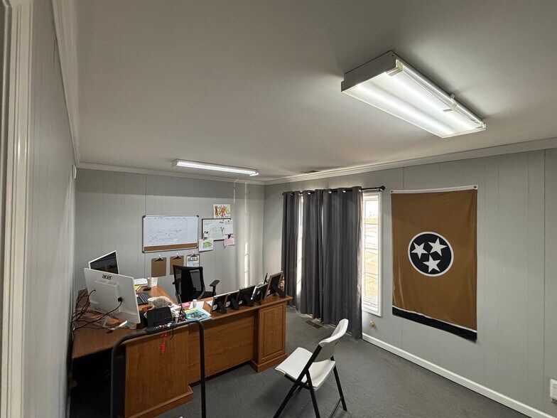 More Photos Of 2403 Kline Ave, Nashville Warehouse For Lease