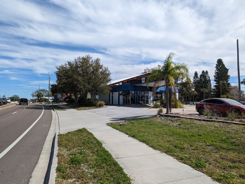 Primary Photo Of 715 Main St, Dunedin Auto Repair For Lease