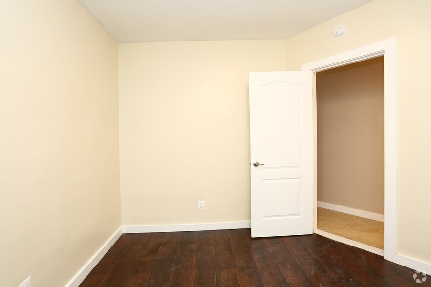 More Photos Of 12-16 Groton St, Hartford Apartments For Sale
