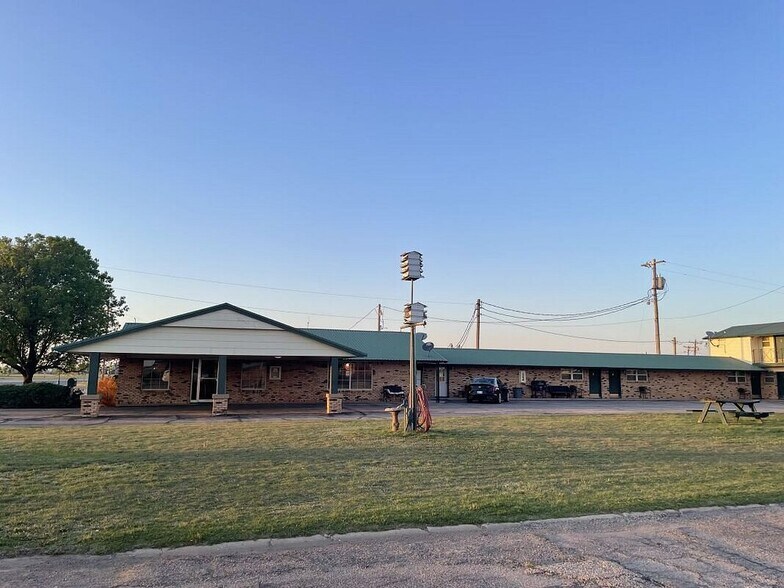 More Photos Of 1720 S Grand Ave, Cherokee Hotel For Sale