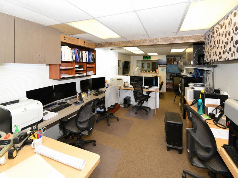 More Photos Of 55 Brook Ave, Deer Park Warehouse For Lease